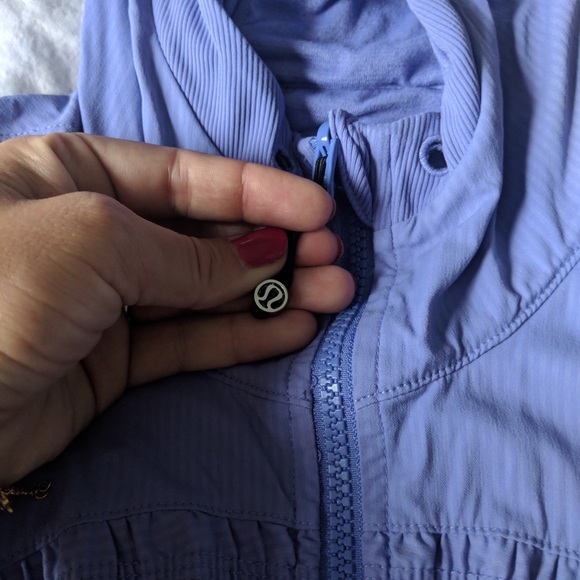 Lulu lemon top - Picture 3 of 3